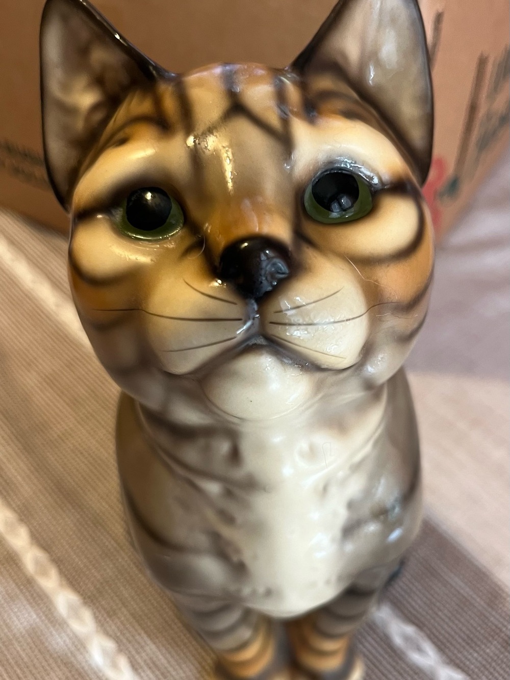 Vintage-Harvey Knox  Tabby Cat Figurine - Brown/Beige Decorative Pet Statue